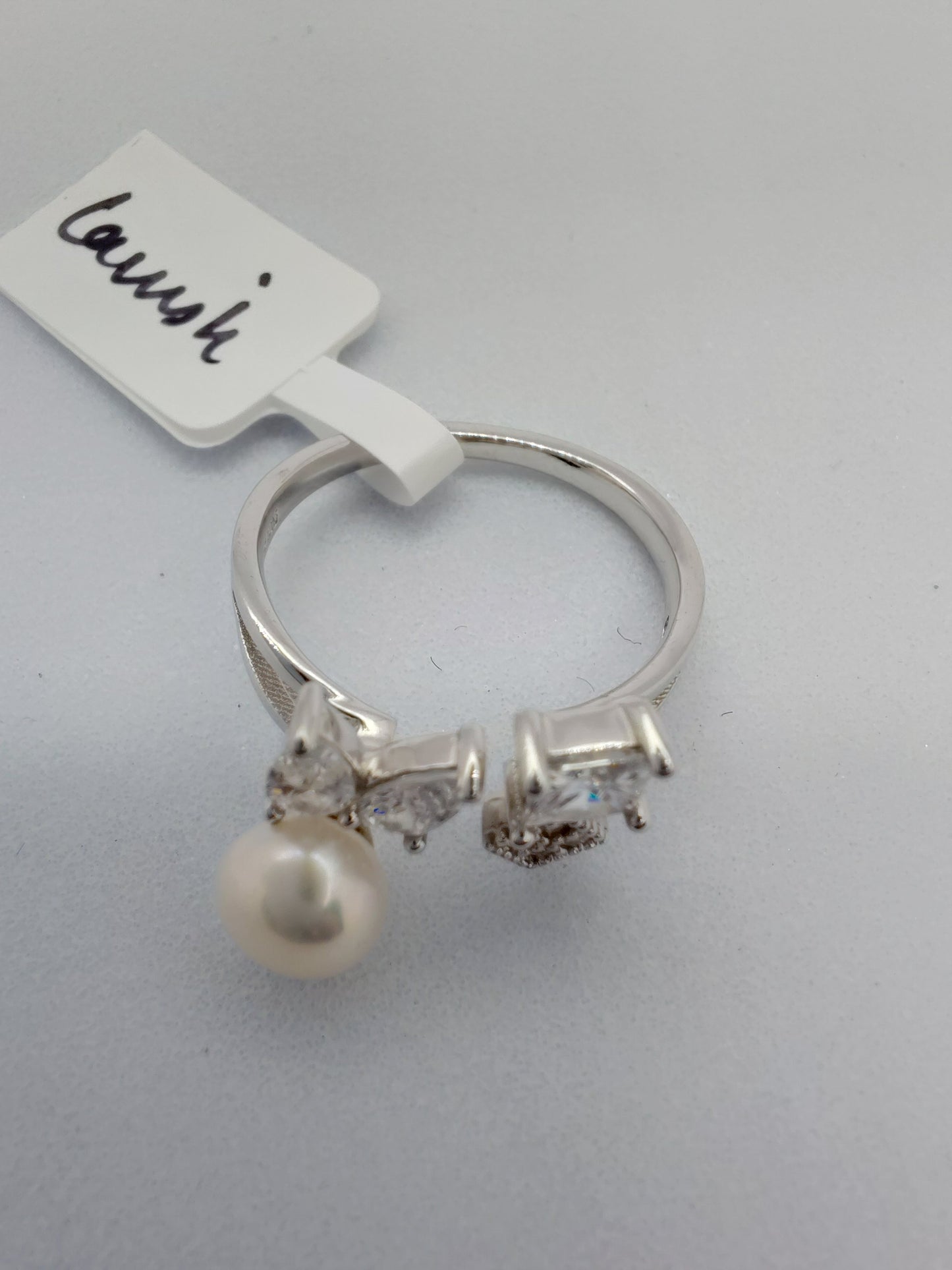 925 White cz stone and pearl ring