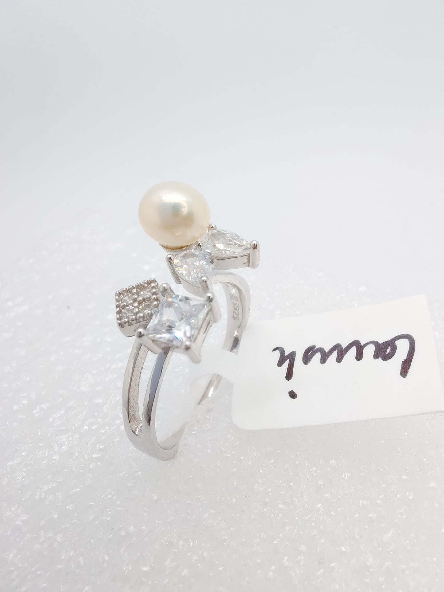 925 White cz stone and pearl ring