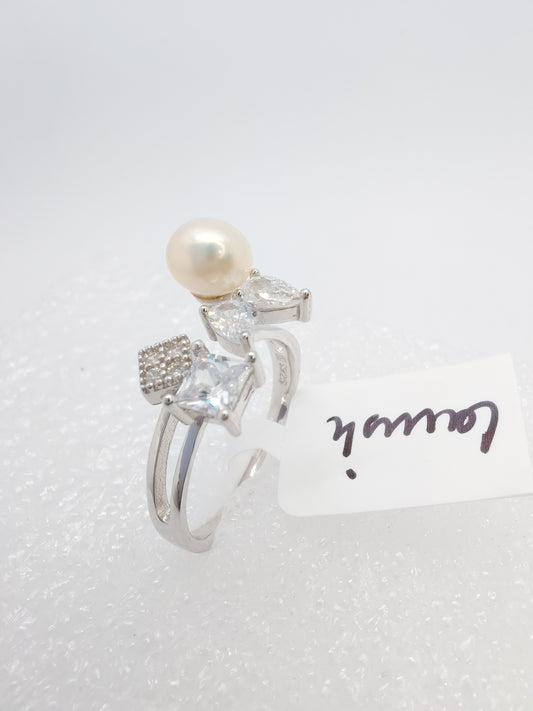 925 White cz stone and pearl ring