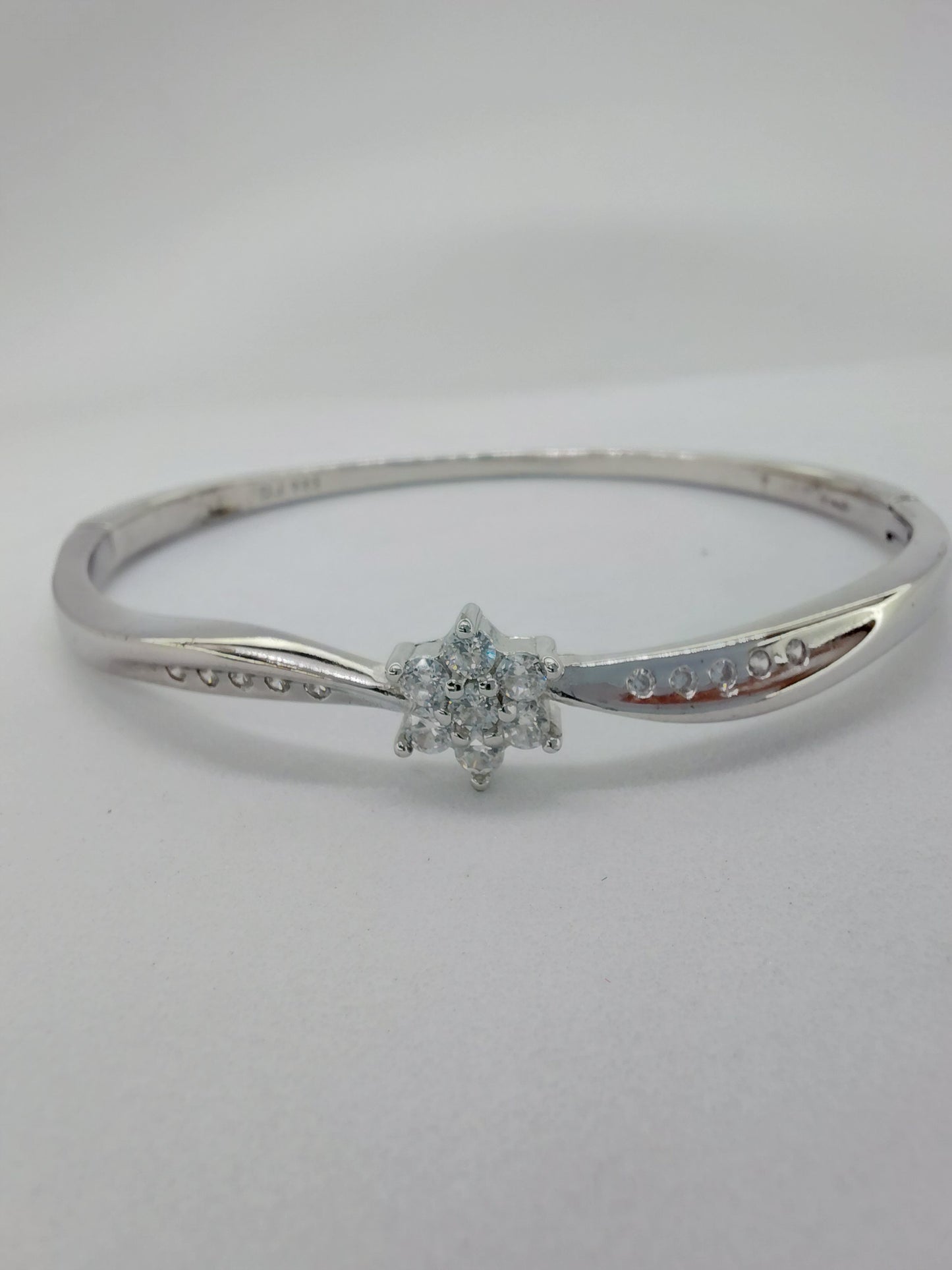 Flower pattern bracelet cum bangle with lock