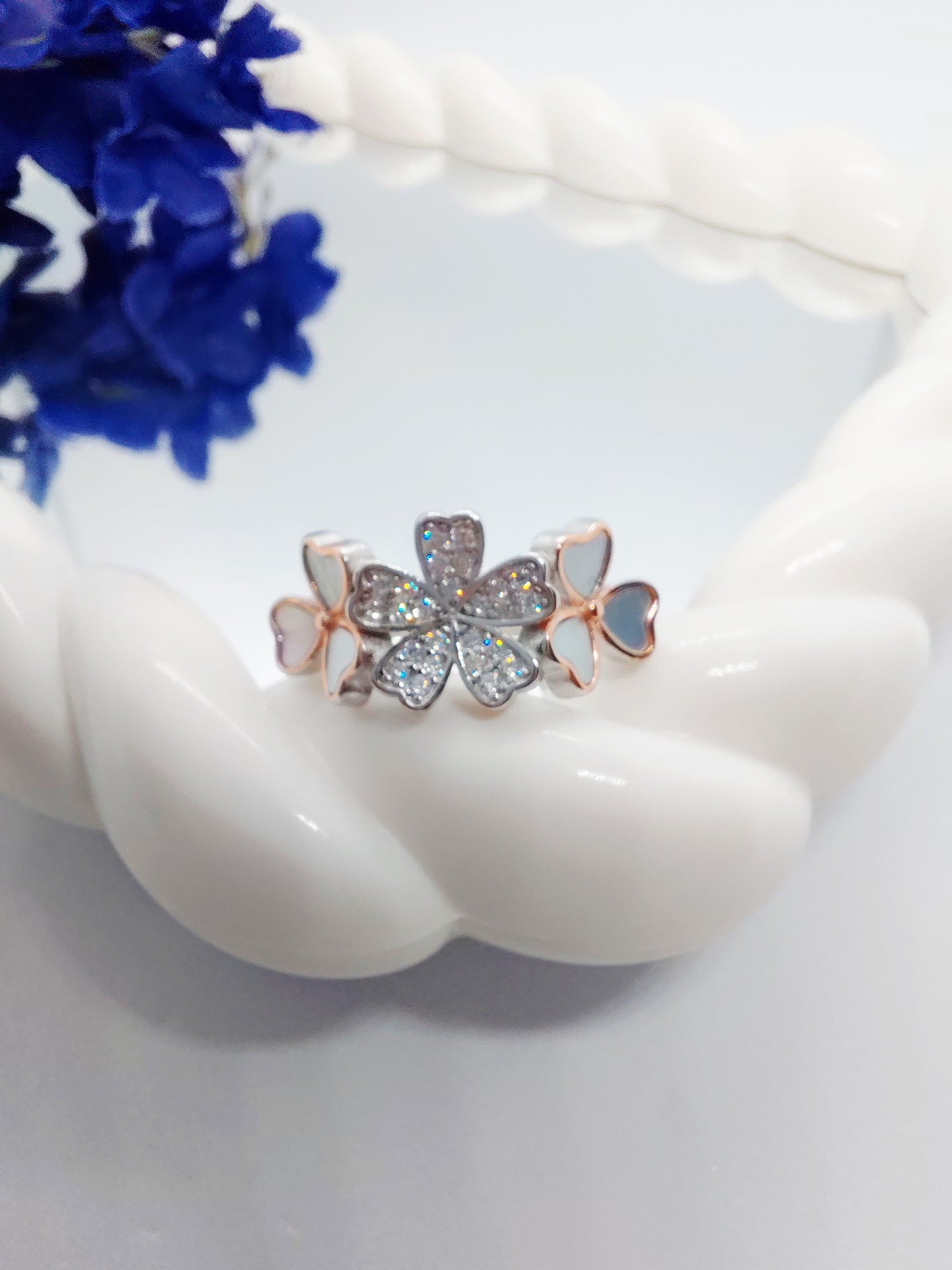 The flower trio (mother of pearl)