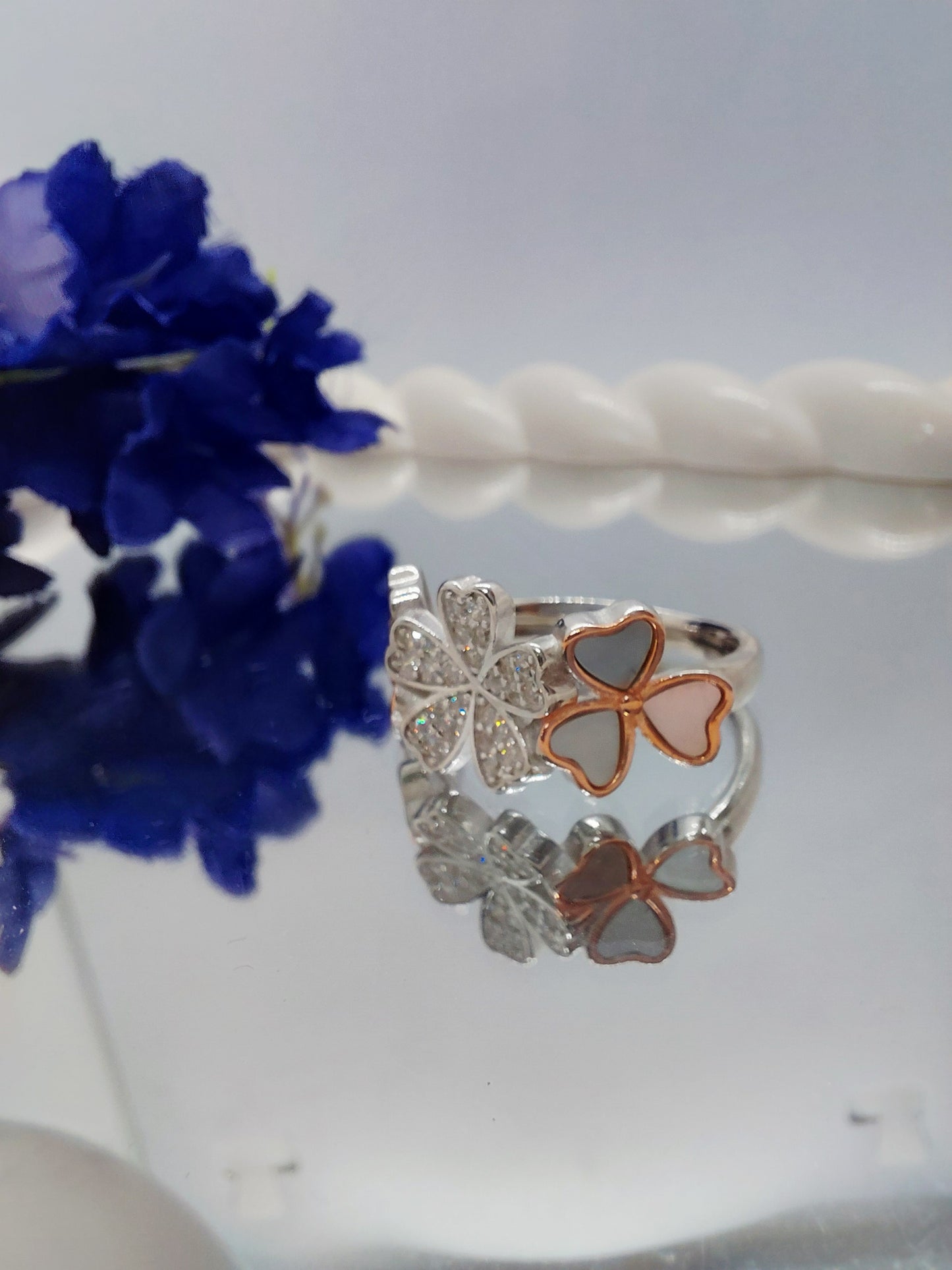 The flower trio (mother of pearl)