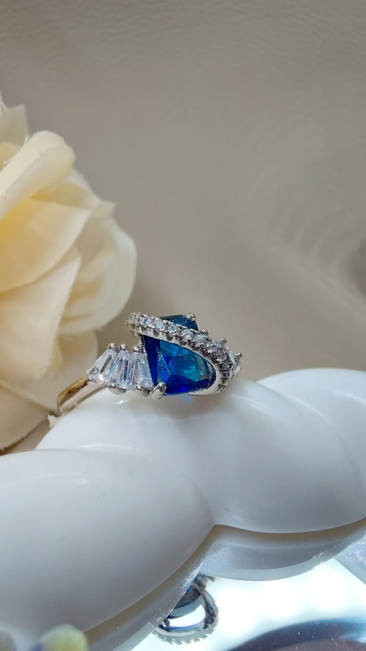 The crowned sapphire ring