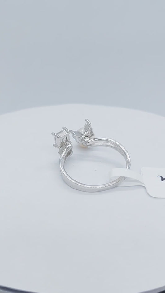 925 White cz stone and pearl ring