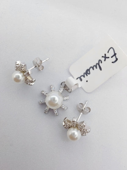 Elegant pearl and cz stone set