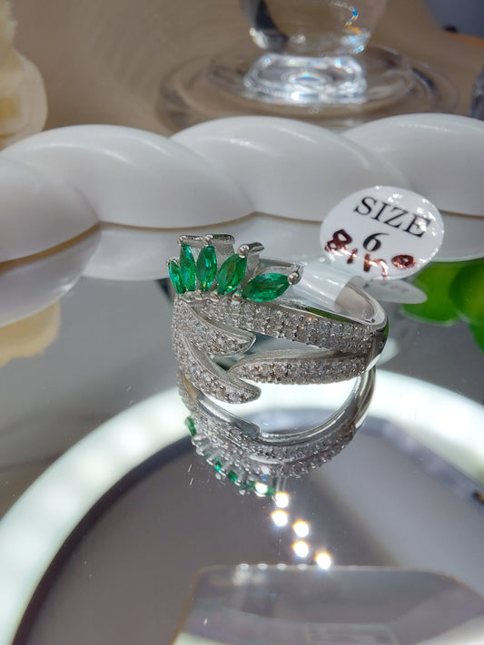 Emerald crown ring