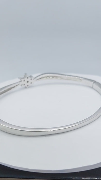 Flower pattern bracelet cum bangle with lock